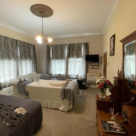 Victoria House Hotel Geraldine Bagian luar foto