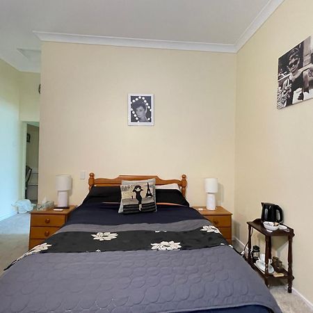 Victoria House Hotel Geraldine Bagian luar foto