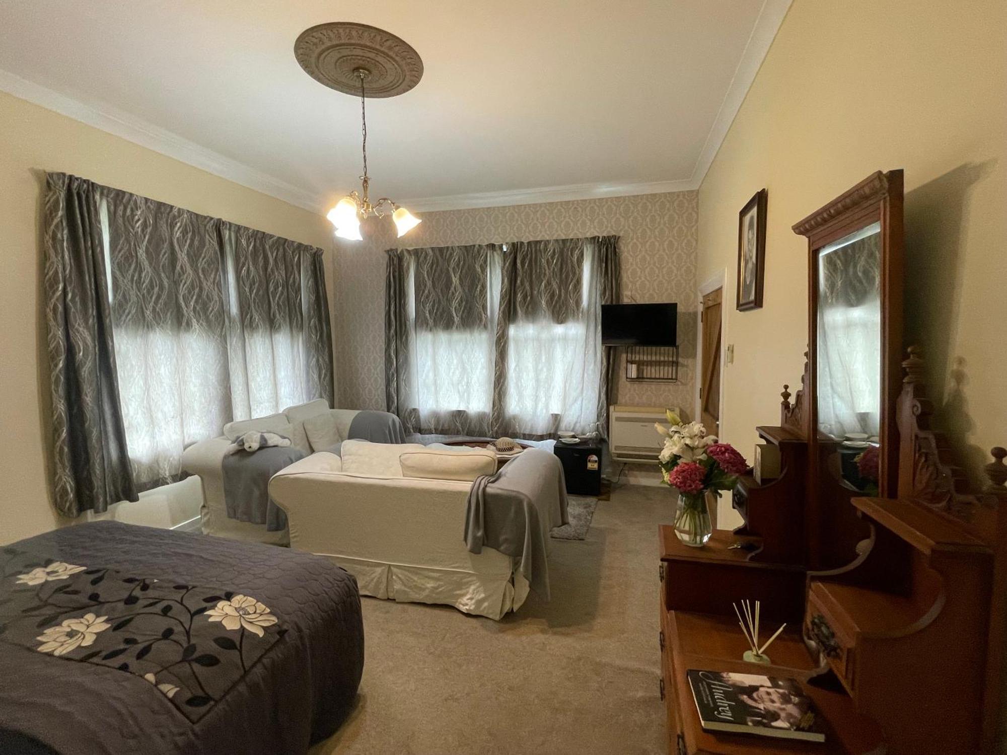 Victoria House Hotel Geraldine Bagian luar foto